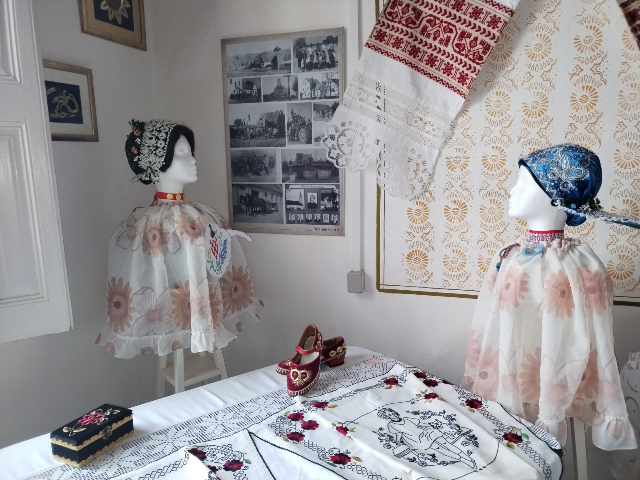 Žene Lovasa njeguju baštinu kroz izložbu “U niti utkane priče”